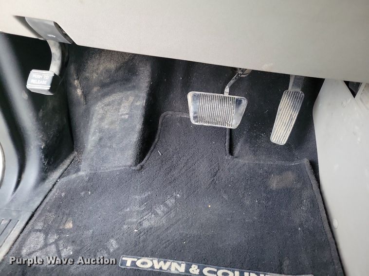 image for item LO9941 2011 Chrysler Town and Country  van