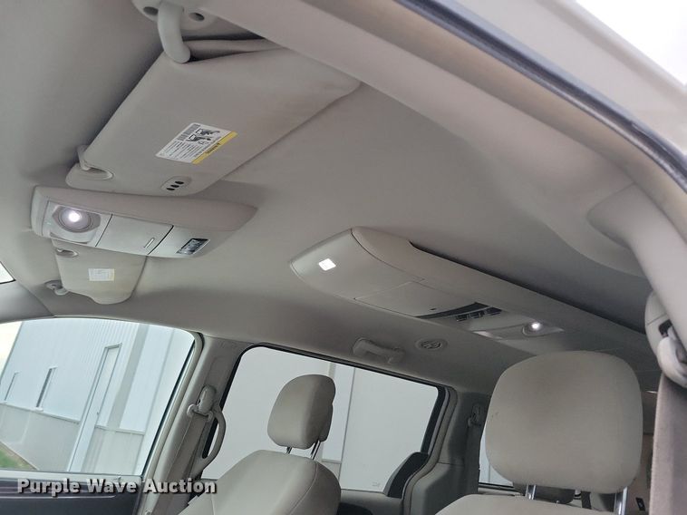 image for item LO9941 2011 Chrysler Town and Country  van