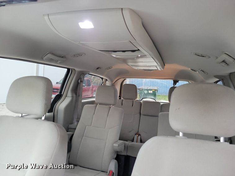 image for item LO9941 2011 Chrysler Town and Country  van