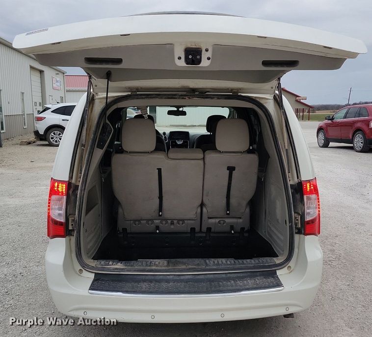 image for item LO9941 2011 Chrysler Town and Country  van