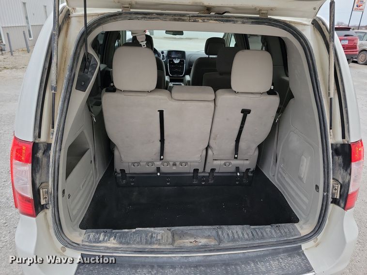 image for item LO9941 2011 Chrysler Town and Country  van