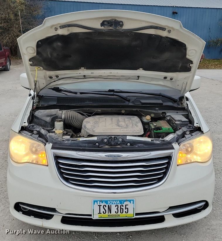 image for item LO9941 2011 Chrysler Town and Country  van