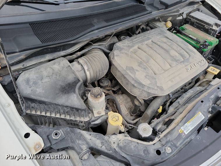 image for item LO9941 2011 Chrysler Town and Country  van