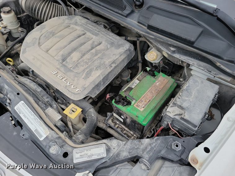 image for item LO9941 2011 Chrysler Town and Country  van