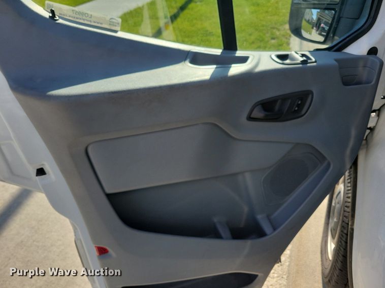 image for item LO9957 2017 Ford Transit 350  van