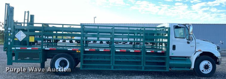 image for item LV9099 2005 International 4300  flatbed truck