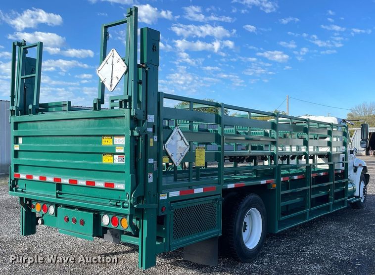 image for item LV9099 2005 International 4300  flatbed truck