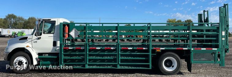 image for item LV9099 2005 International 4300  flatbed truck