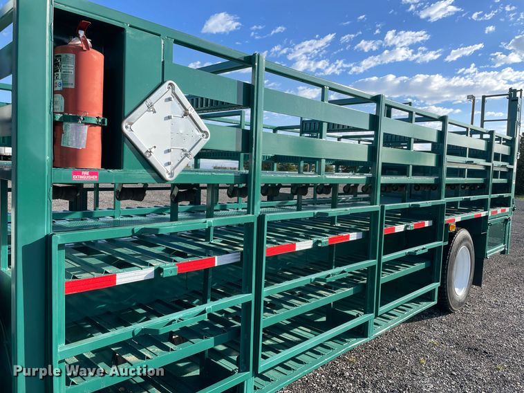 image for item LV9099 2005 International 4300  flatbed truck