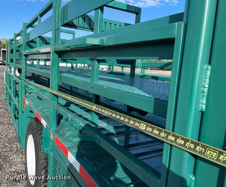 image for item LV9099 2005 International 4300  flatbed truck