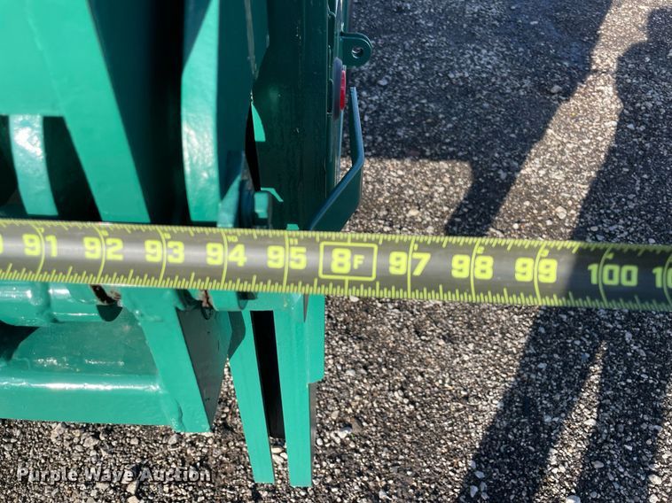 image for item LV9099 2005 International 4300  flatbed truck