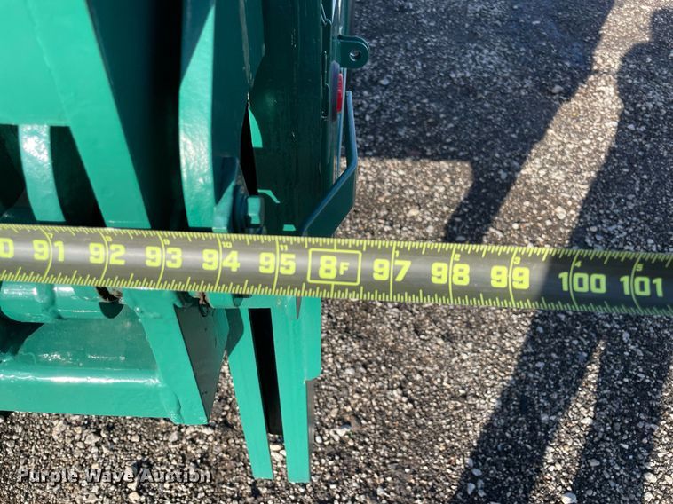 image for item LV9099 2005 International 4300  flatbed truck