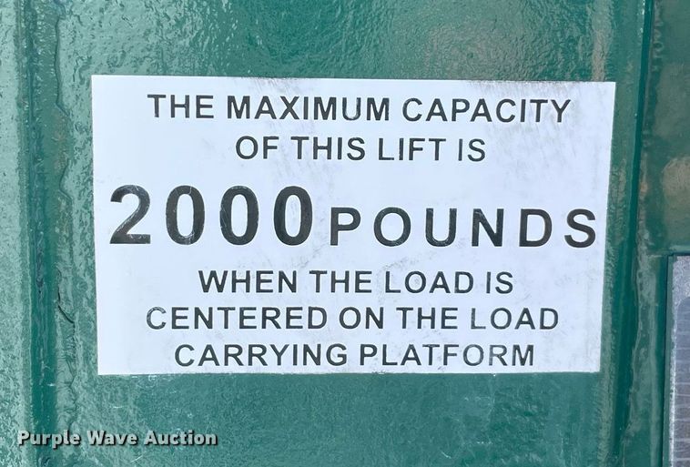 image for item LV9099 2005 International 4300  flatbed truck