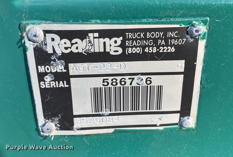 image for item LV9099 2005 International 4300  flatbed truck