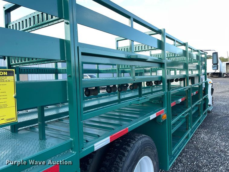 image for item LV9099 2005 International 4300  flatbed truck