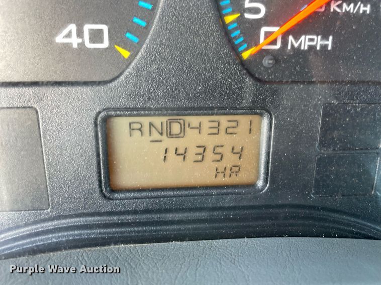 image for item LV9099 2005 International 4300  flatbed truck