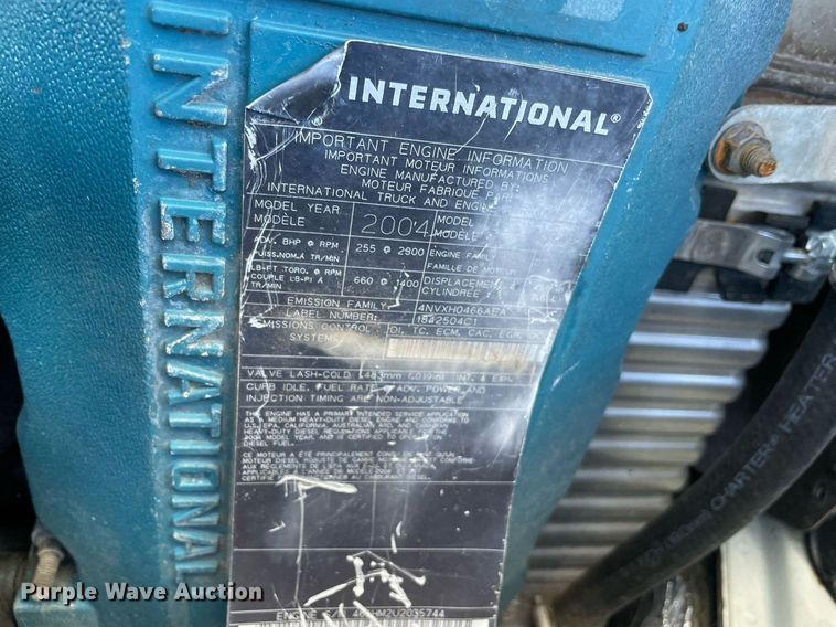 image for item LV9099 2005 International 4300  flatbed truck