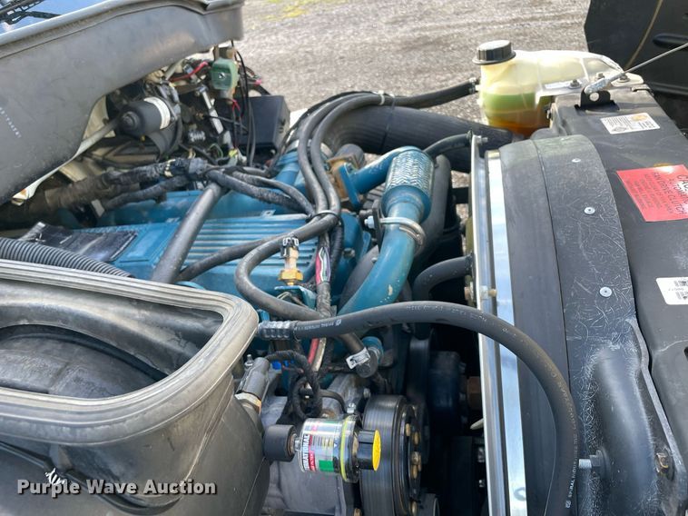 image for item LV9099 2005 International 4300  flatbed truck