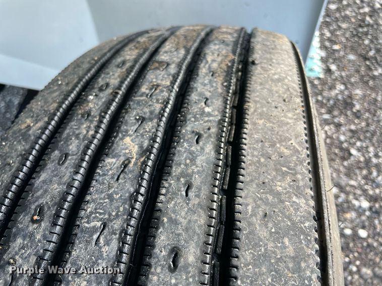 image for item LV9099 2005 International 4300  flatbed truck