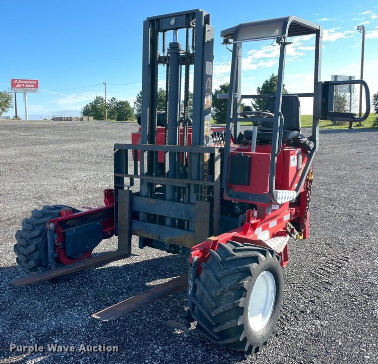 image for item LV9101 2004 Moffett M5000  forklift