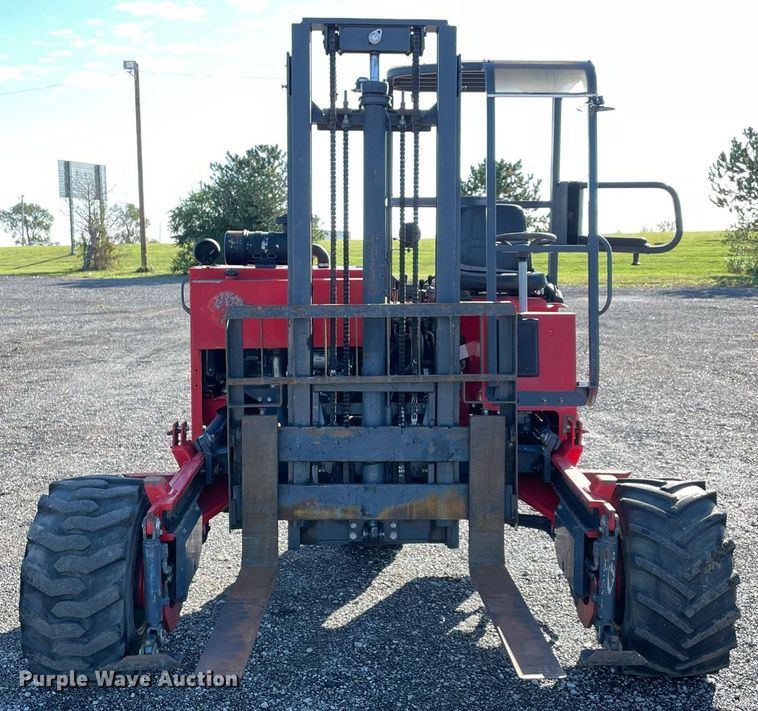 image for item LV9101 2004 Moffett M5000  forklift