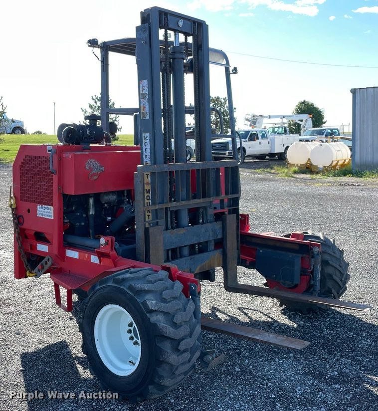 image for item LV9101 2004 Moffett M5000  forklift