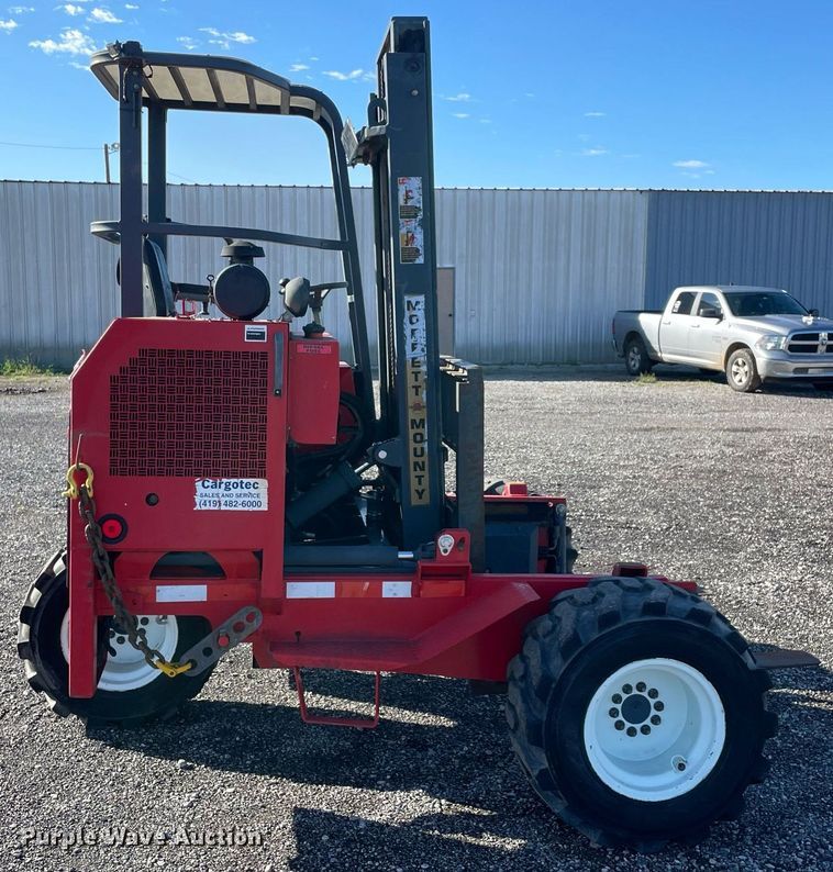 image for item LV9101 2004 Moffett M5000  forklift