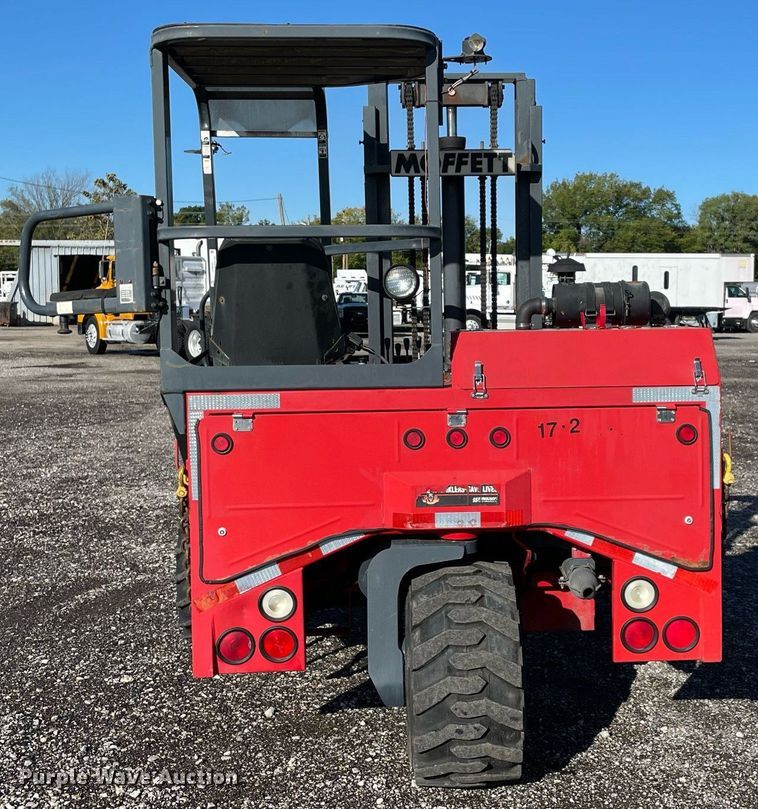 image for item LV9101 2004 Moffett M5000  forklift