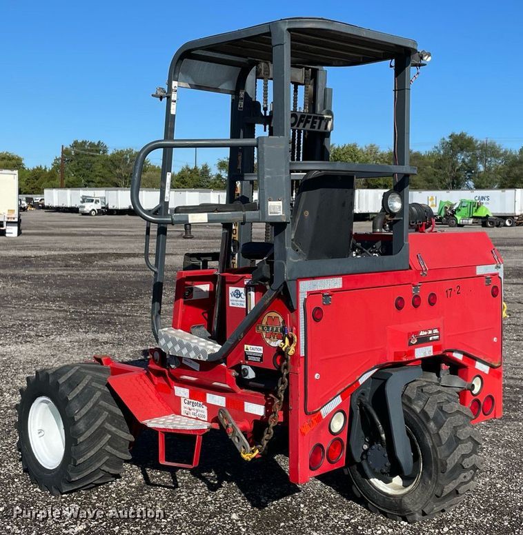 image for item LV9101 2004 Moffett M5000  forklift