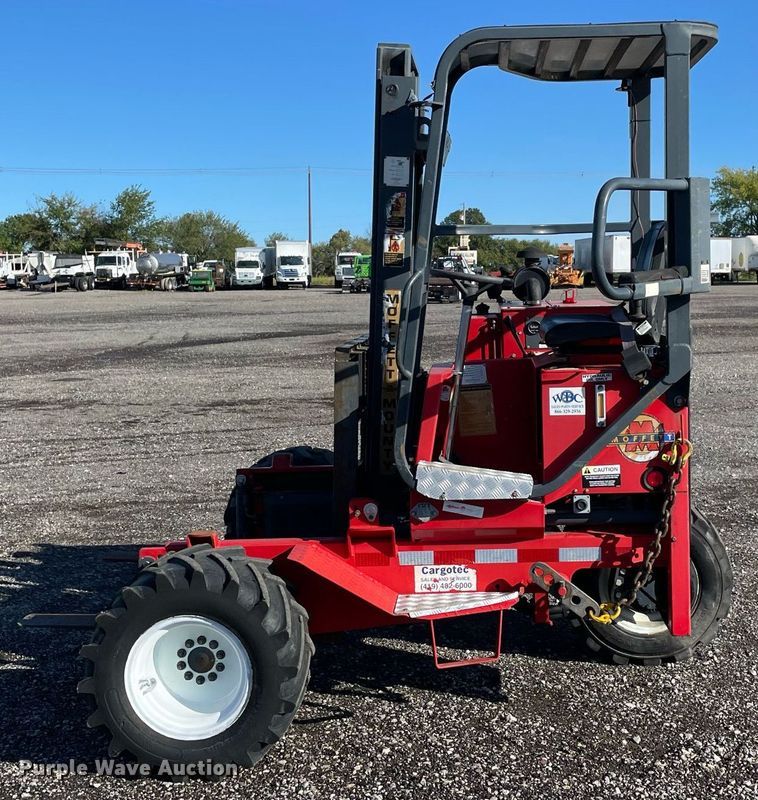 image for item LV9101 2004 Moffett M5000  forklift