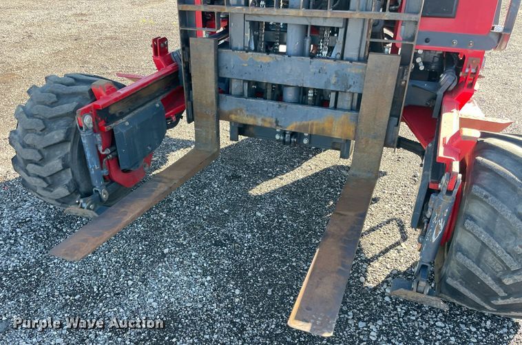 image for item LV9101 2004 Moffett M5000  forklift