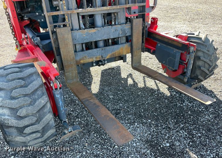 image for item LV9101 2004 Moffett M5000  forklift