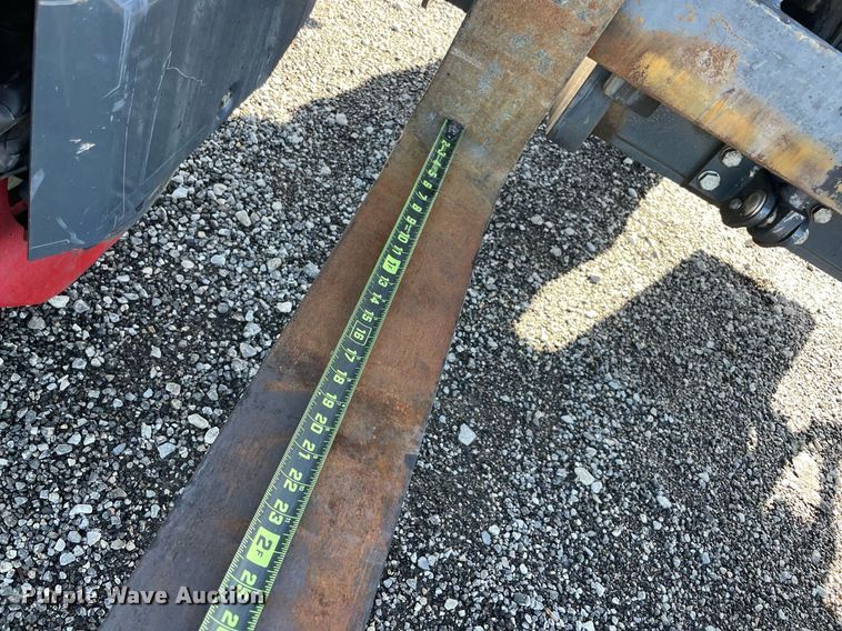 image for item LV9101 2004 Moffett M5000  forklift