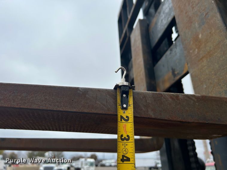 image for item LV9101 2004 Moffett M5000  forklift