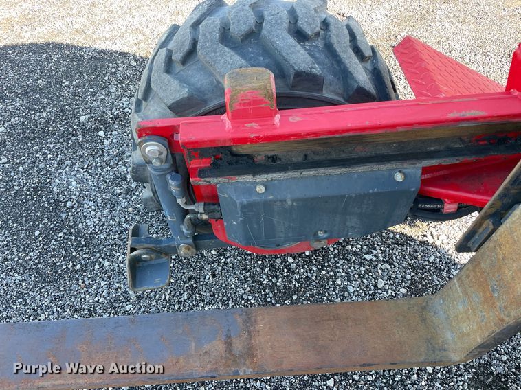 image for item LV9101 2004 Moffett M5000  forklift