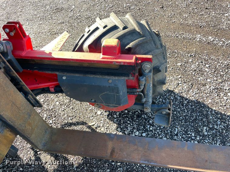 image for item LV9101 2004 Moffett M5000  forklift