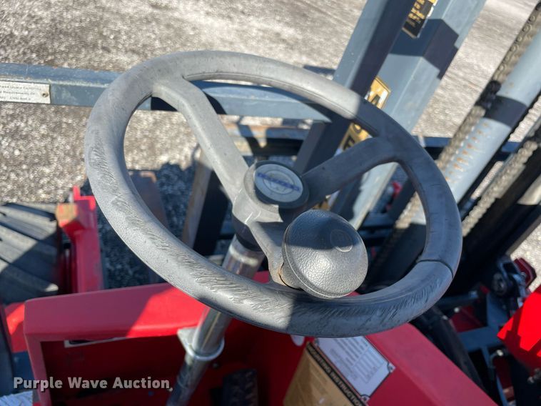 image for item LV9101 2004 Moffett M5000  forklift