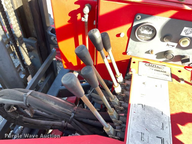 image for item LV9101 2004 Moffett M5000  forklift