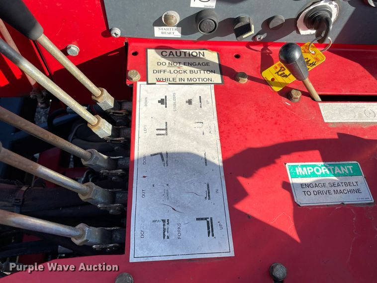 image for item LV9101 2004 Moffett M5000  forklift