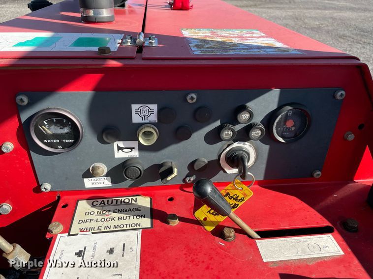 image for item LV9101 2004 Moffett M5000  forklift