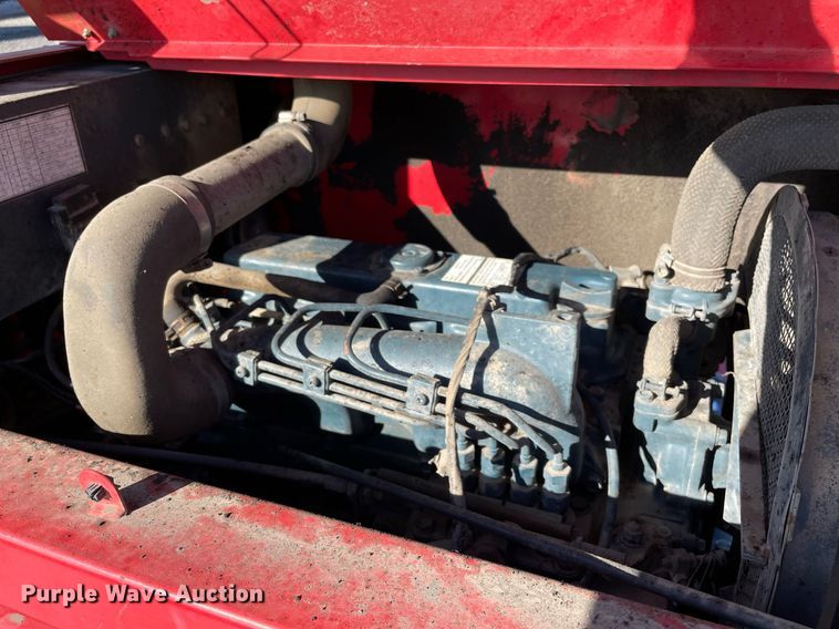 image for item LV9101 2004 Moffett M5000  forklift