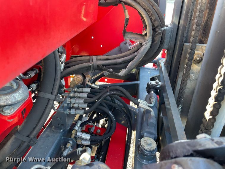 image for item LV9101 2004 Moffett M5000  forklift