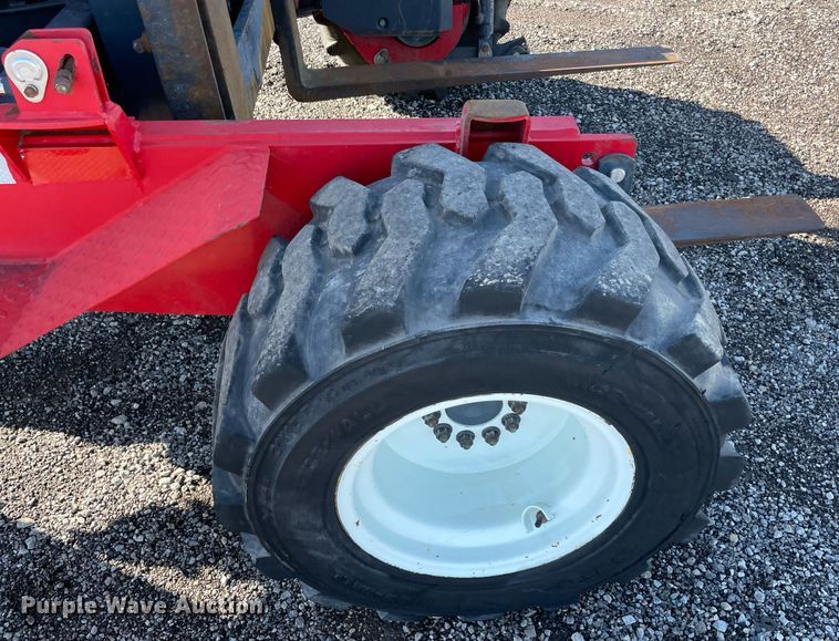 image for item LV9101 2004 Moffett M5000  forklift