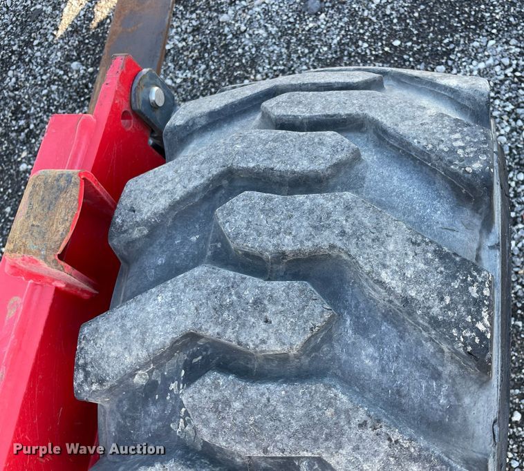 image for item LV9101 2004 Moffett M5000  forklift