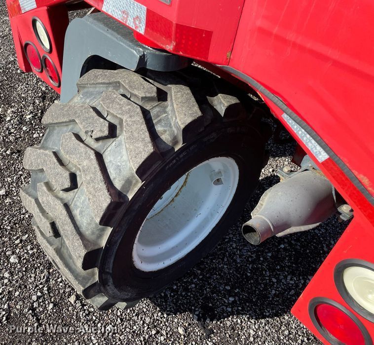 image for item LV9101 2004 Moffett M5000  forklift