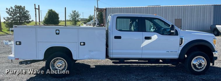 image for item LV9106 2017 Ford F550 Super Duty Crew Cab utility / service truck
