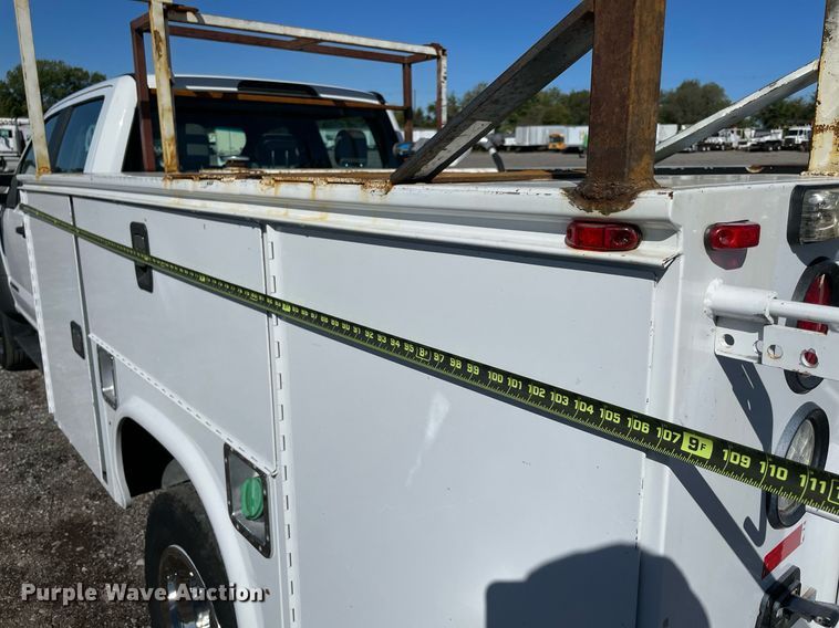 image for item LV9106 2017 Ford F550 Super Duty Crew Cab utility / service truck