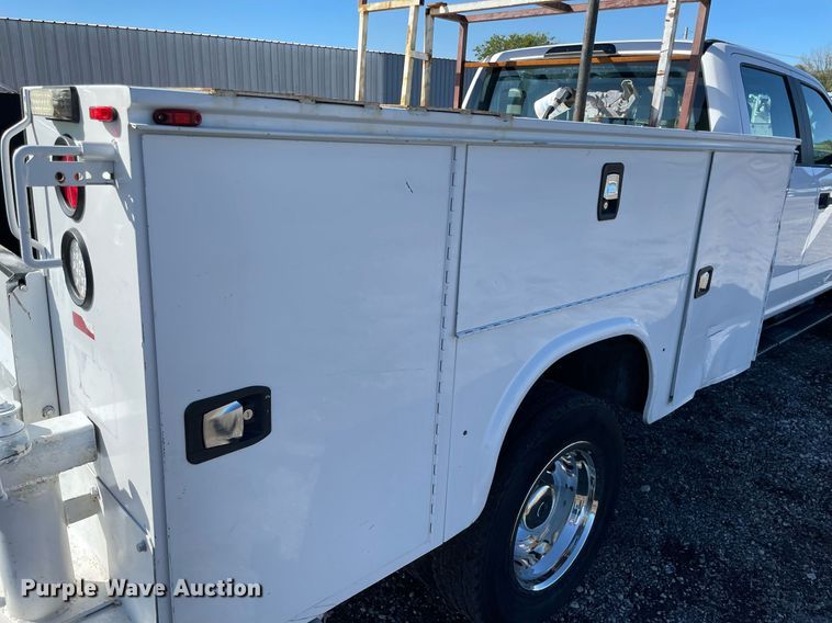 image for item LV9106 2017 Ford F550 Super Duty Crew Cab utility / service truck