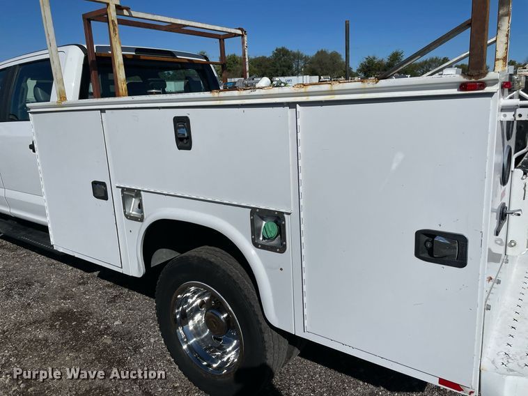 image for item LV9106 2017 Ford F550 Super Duty Crew Cab utility / service truck