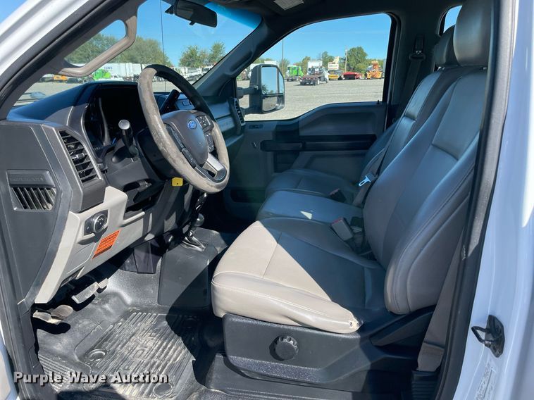 image for item LV9106 2017 Ford F550 Super Duty Crew Cab utility / service truck